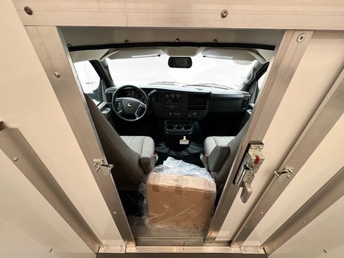 Used 2022 Chevrolet Express 3500 w/ Power Convenience Package RWD image 37