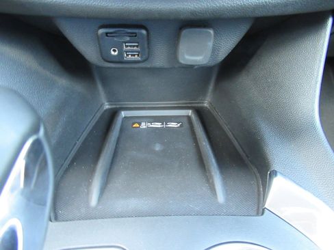 Used 2023 Chevrolet Traverse Premier FWD image 30