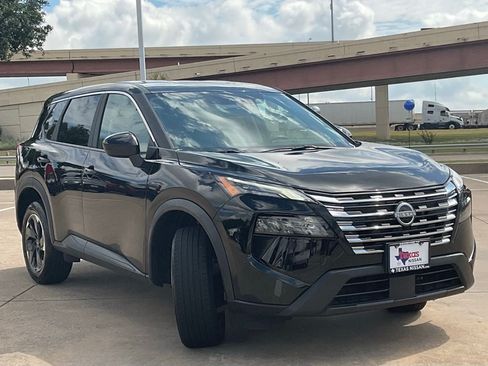 Used 2025 Nissan Rogue SV FWD image 3