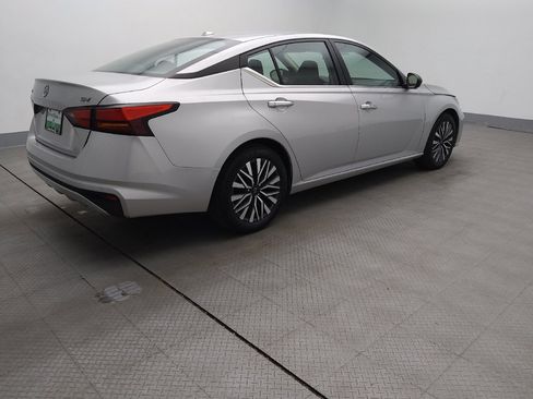 Used 2024 Nissan Altima 2.5 SV image 10