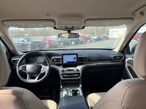 Used 2024 Ford Explorer XLT w/ Equipment Group 202A image 39