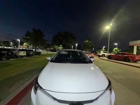 Used 2025 Toyota Corolla LE FWD image 2