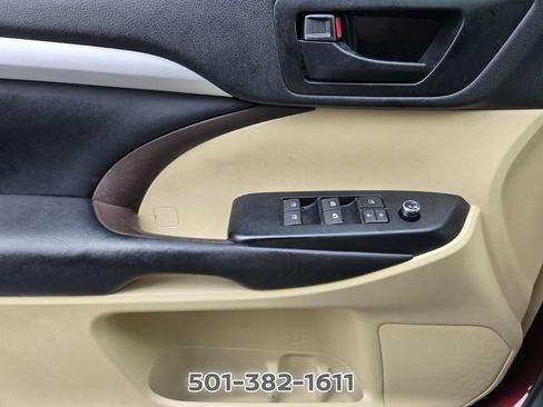 Used 2017 Toyota Highlander Plus FWD image 31