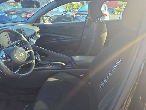 Used 2025 Hyundai Elantra Sport FWD image 9