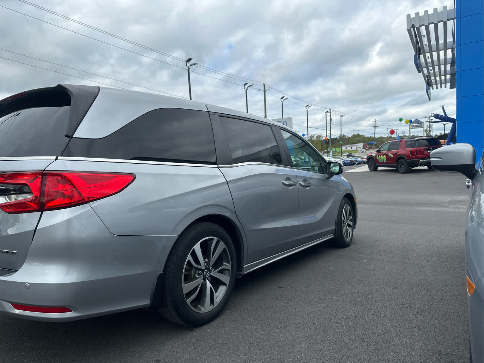 Used 2023 Honda Odyssey Touring image 2