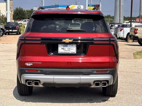 Used 2025 Chevrolet Traverse LT w/ Driver Confidence Package FWD image 6