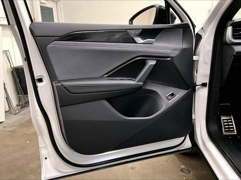 New 2026 Volkswagen Tiguan SE R-Line image 24