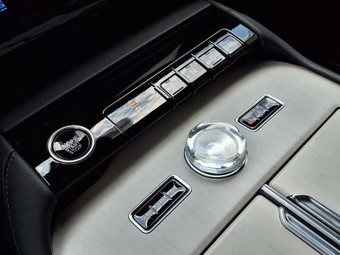 New 2026 Lincoln Navigator L Premier AWD/4WD image 13