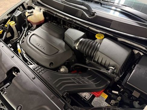 Used 2025 Chrysler Pacifica Limited FWD image 53