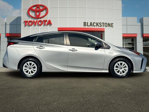 Certified 2021 Toyota Prius LE w/ Carpet Mat Package (TMS) FWD image 2