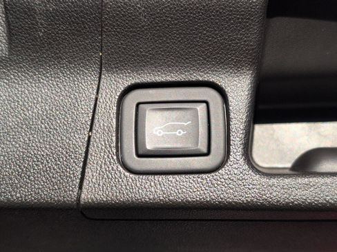 Used 2023 GMC Acadia SLE w/ Driver Convenience Package image 24