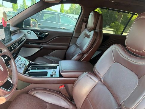 Used 2023 Lincoln Aviator Black Label AWD/4WD image 2