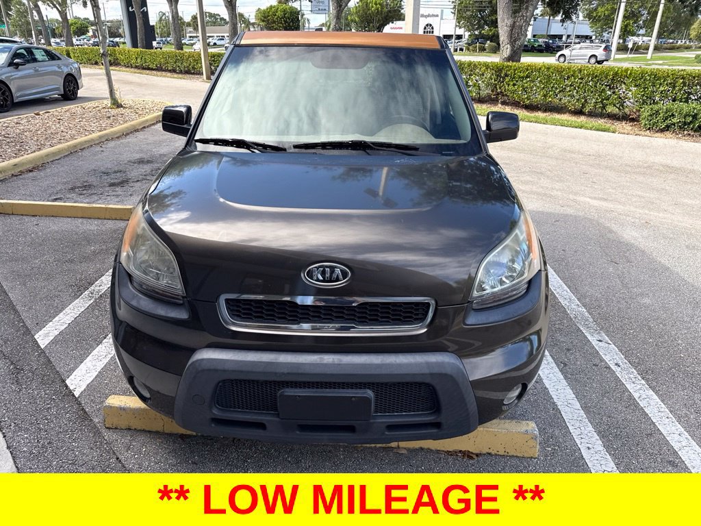 Used 2011 Kia Soul ! FWD image 1