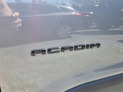 Used 2021 GMC Acadia SLE w/ Driver Convenience Package image 4