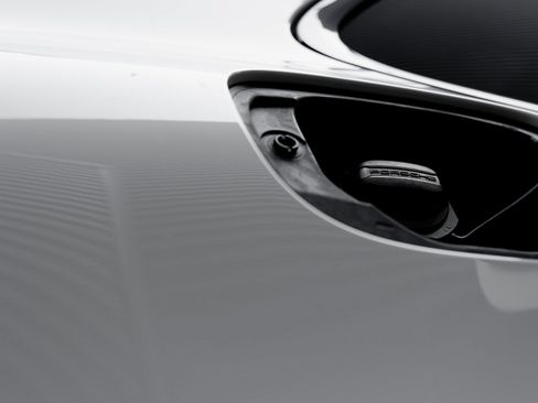 Certified 2025 Porsche Macan Turbo AWD/4WD image 31