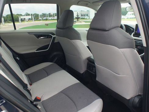 Used 2025 Toyota RAV4 XLE AWD/4WD image 23