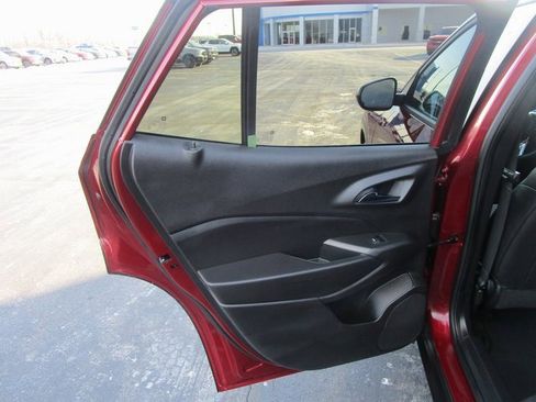 Certified 2025 Chevrolet Trax LT w/ LT Convenience Package image 19