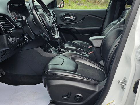 Used 2019 Jeep Cherokee Latitude Plus image 30