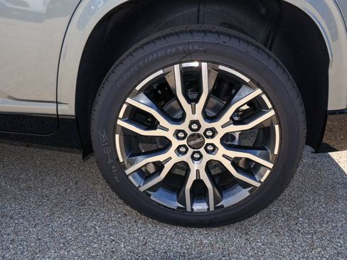 New 2027 GMC Acadia Denali Ultimate w/ LPO, Floor Liner Package AWD/4WD image 41