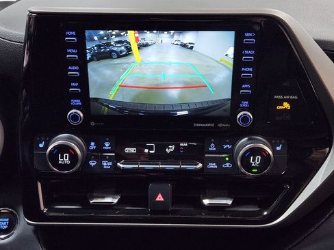 Used 2022 Toyota Highlander XLE image 38