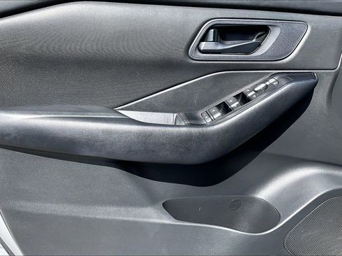 Used 2024 Nissan Rogue S FWD image 21