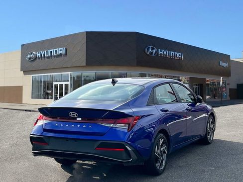 Used 2025 Hyundai Elantra Sport FWD image 5