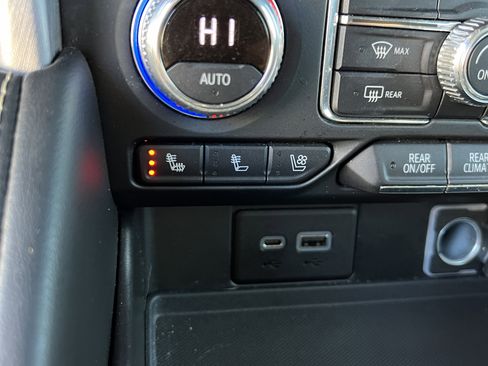 Used 2021 GMC Yukon SLT image 24