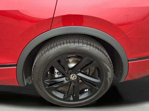 Used 2024 Volkswagen Tiguan SE R-Line w/ MDO Package, Three-Row FWD image 40