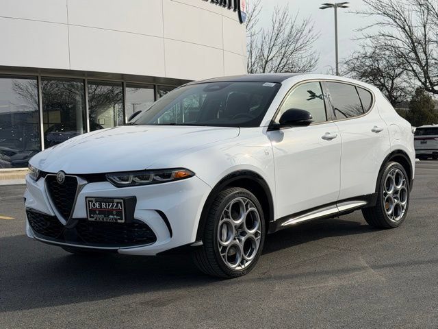 Used 2024 Alfa Romeo Tonale Ti AWD/4WD image 3