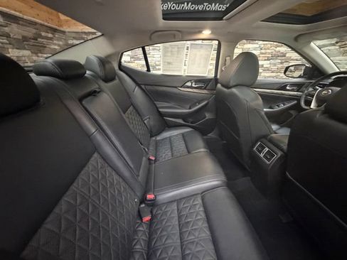 Used 2016 Nissan Maxima Platinum FWD image 35