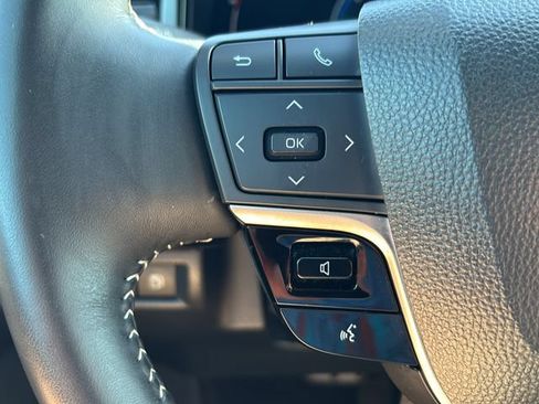 Used 2025 Toyota Camry SE FWD image 18