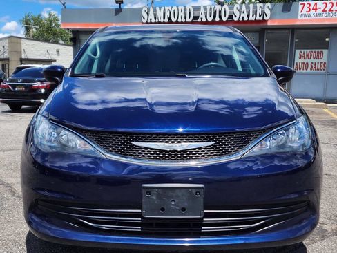 Used 2017 Chrysler Pacifica Touring FWD image 8