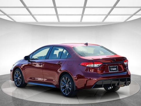 Used 2026 Toyota Corolla SE w/ SE Package FWD image 3