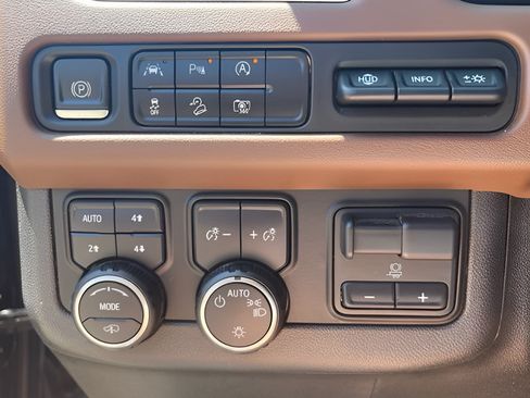 Used 2023 Chevrolet Tahoe High Country AWD/4WD image 24