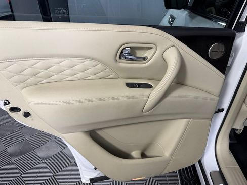 Used 2024 INFINITI QX80 Sensory AWD/4WD image 27