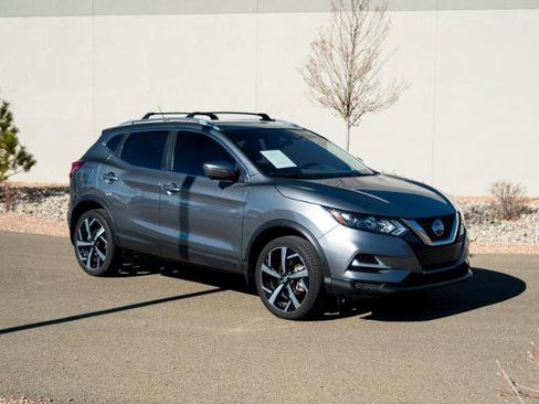 Used 2022 Nissan Rogue Sport SL image 2