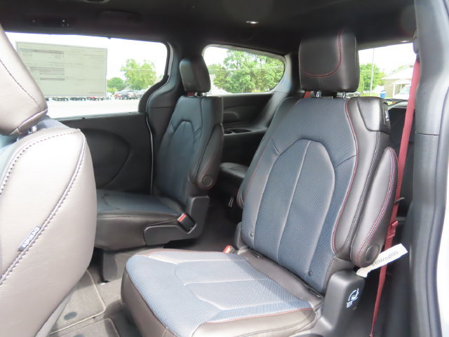 New 2027 Chrysler Pacifica Select AWD/4WD image 20