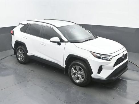 Used 2024 Toyota RAV4 XLE FWD image 28