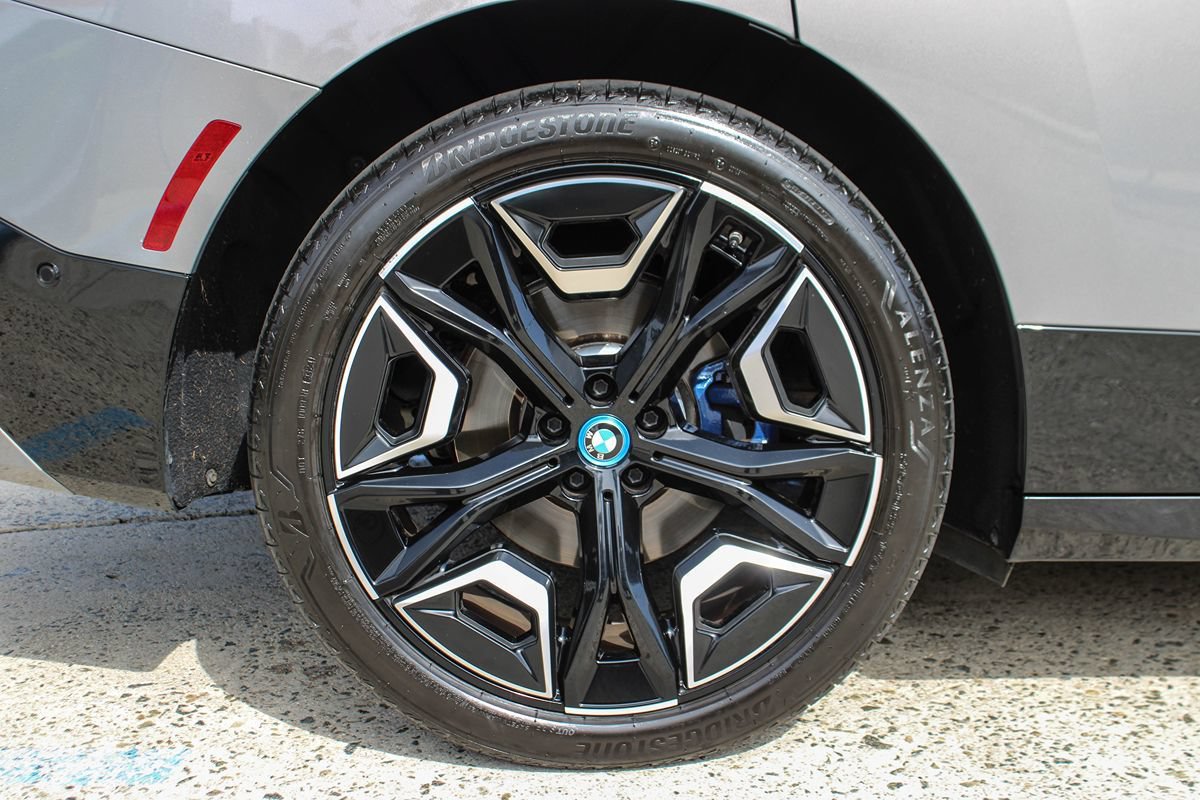 Used 2024 BMW iX xDrive50 w/ Sport Package AWD/4WD image 37