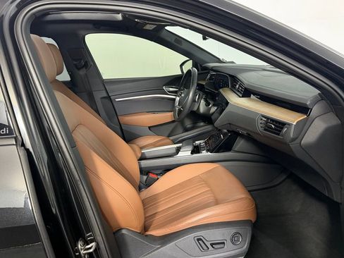 Used 2024 Audi Q8 e-tron Premium Plus w/ Premium Plus Package image 32