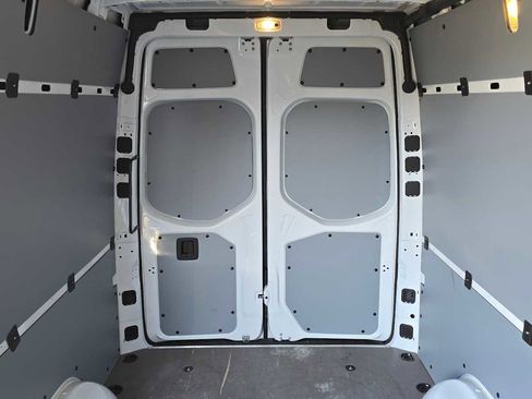 Used 2025 Mercedes-Benz Sprinter 2500 image 15