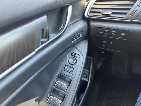 Used 2018 Honda Accord Touring image 11
