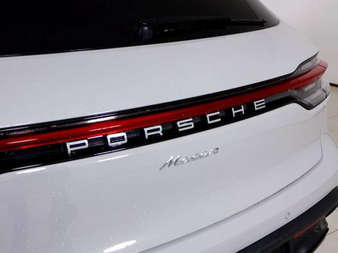 Certified 2026 Porsche Macan AWD/4WD image 11