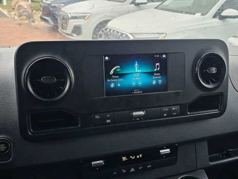 Used 2024 Mercedes-Benz Sprinter 2500 image 20