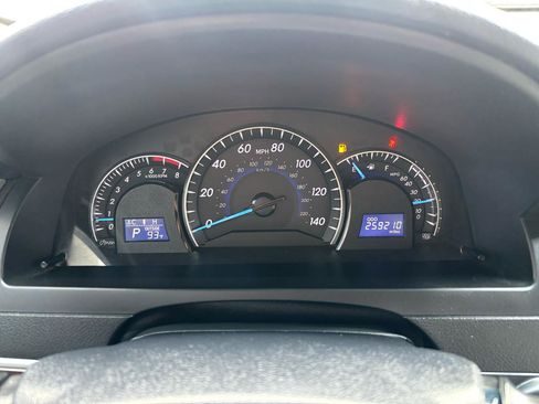 Used 2012 Toyota Camry XLE w/ Leather Pkg FWD image 17
