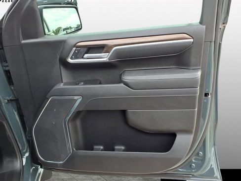 Used 2025 Chevrolet Silverado 1500 LT AWD/4WD image 11