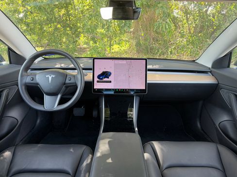 Used 2020 Tesla Model 3 Standard Range RWD image 12