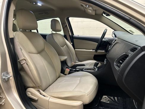 Used 2014 Chrysler 200 Limited FWD image 12