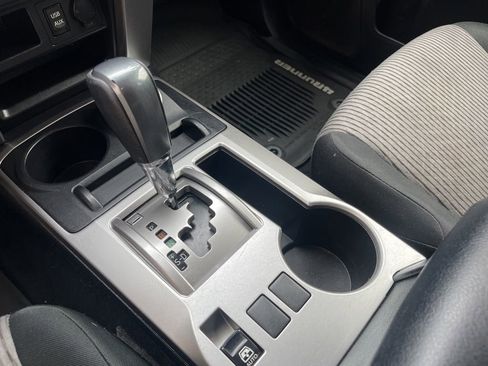 Used 2018 Toyota 4Runner SR5 AWD/4WD image 22