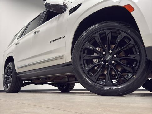 Used 2021 GMC Yukon Denali w/ Denali Premium Package image 2